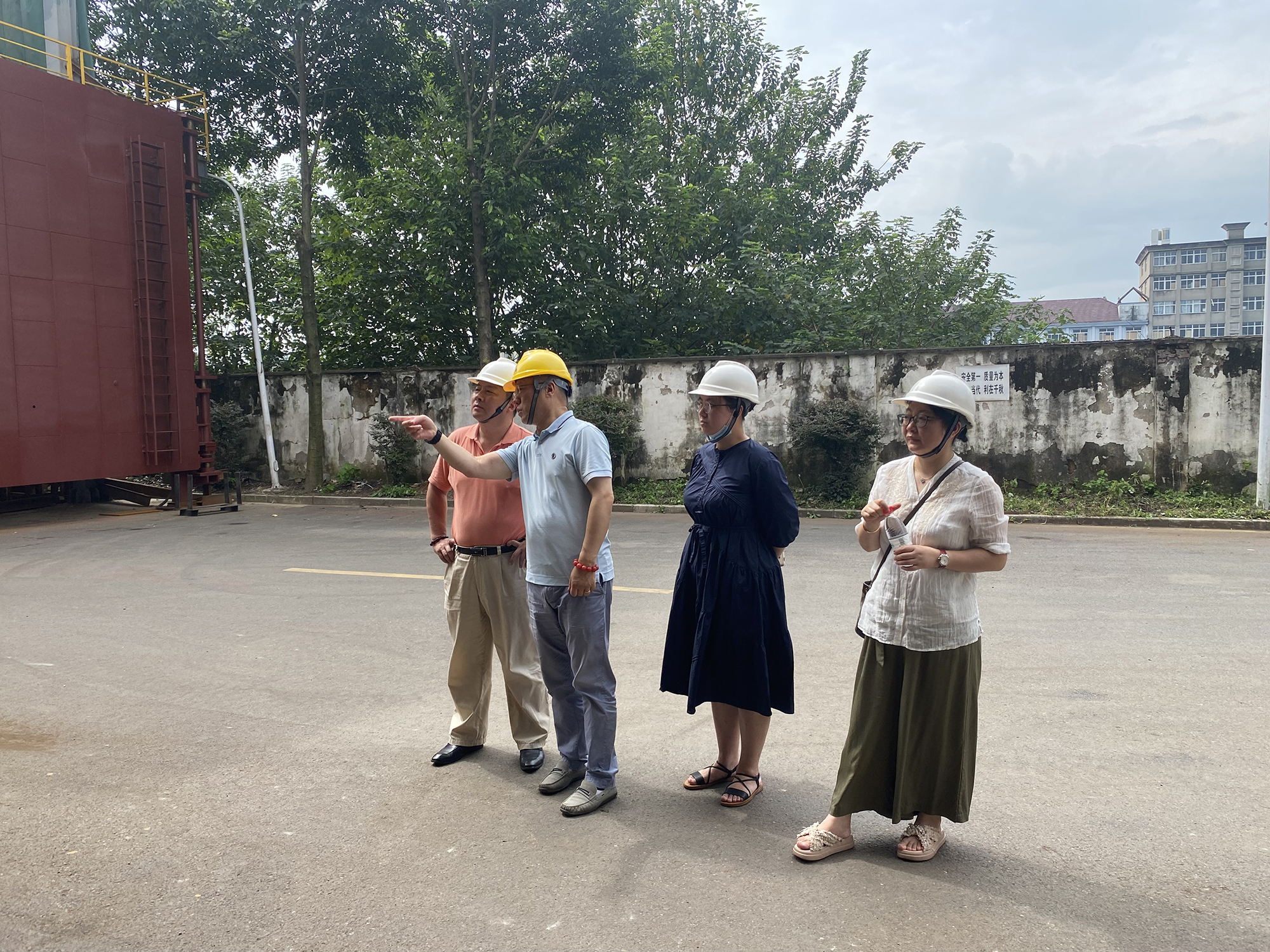 國(guó)防科工委協(xié)會(huì)領(lǐng)導(dǎo)來(lái)廠區(qū)考察 