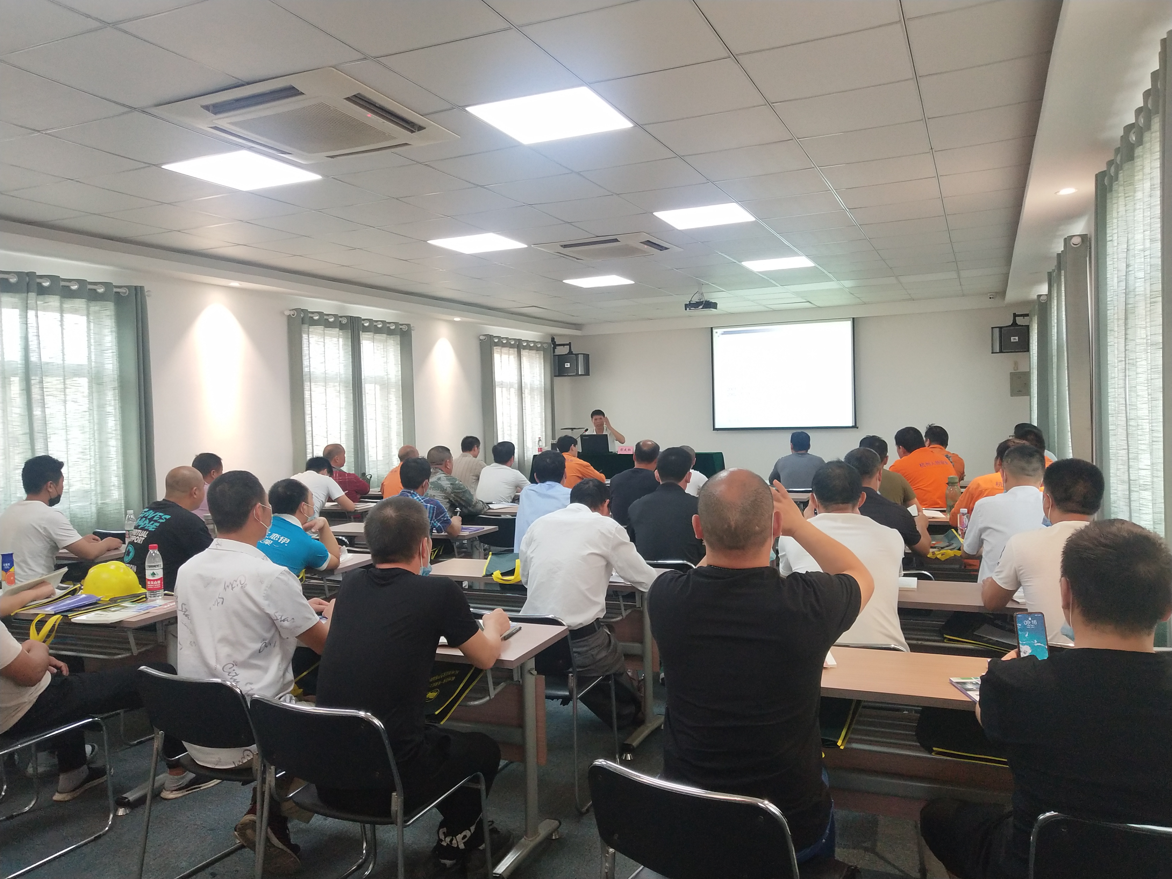 熔化焊與熱切割作業(yè)培訓(xùn)在我司開(kāi)班 